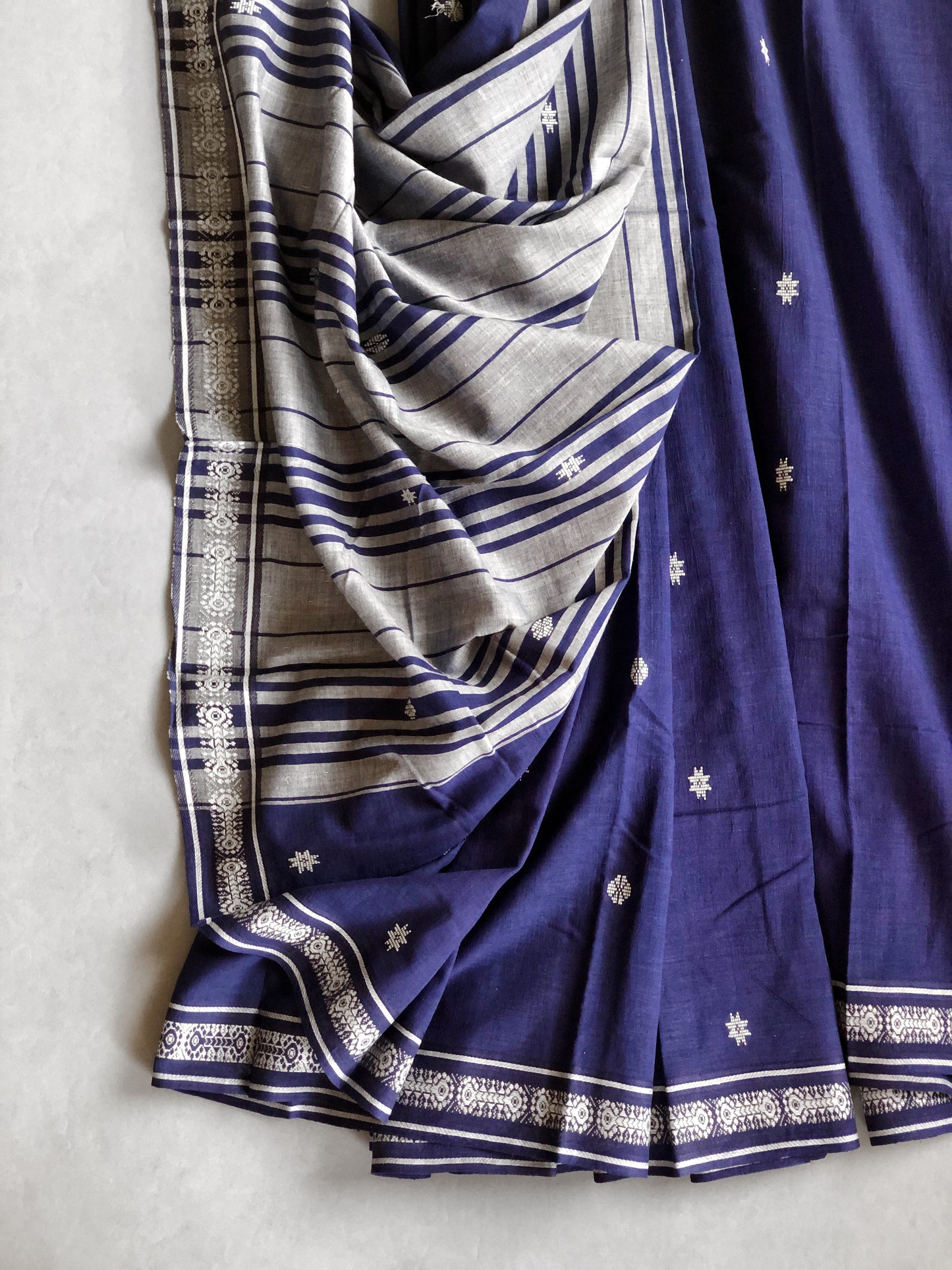 Handwoven Jamdani Saree