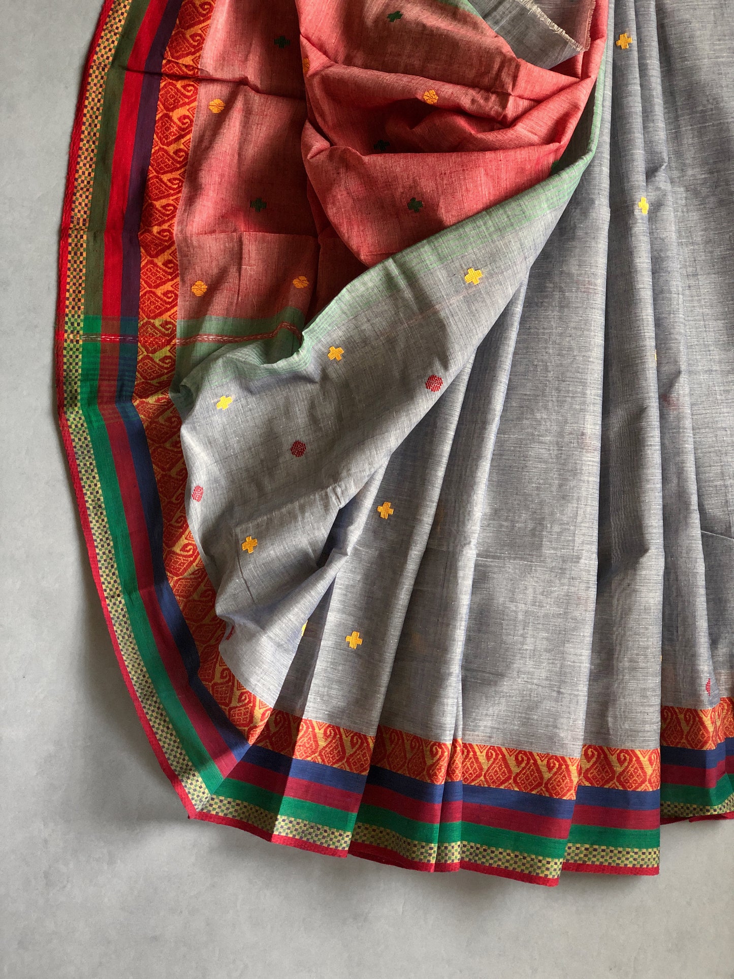 Handwoven Jamdani Saree